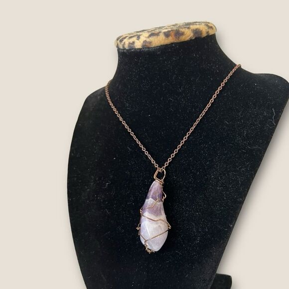 Large amethyst stone pendant, copper wire wrapped - Picture 6 of 7
